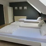 Oxygen House, Long Weekend Special * Ovifat