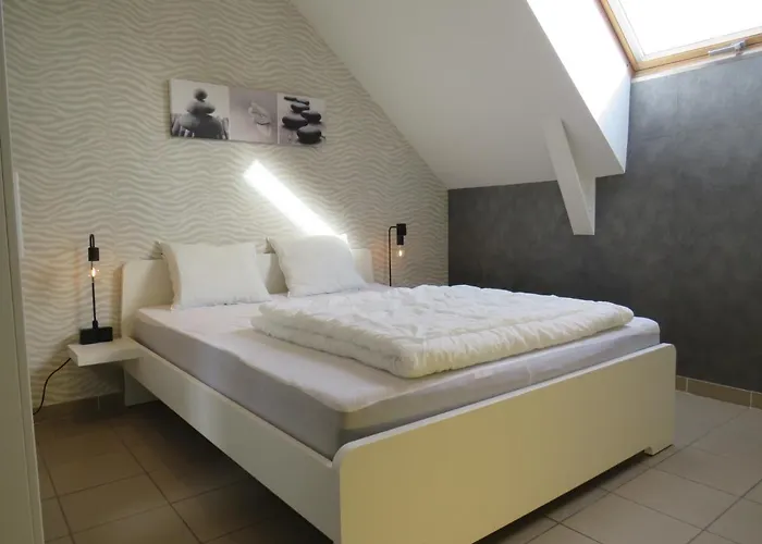Oxygen House, Long Weekend Special Овифа